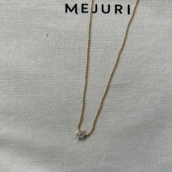 Mejuri Jewelry - Mejuri flower necklace